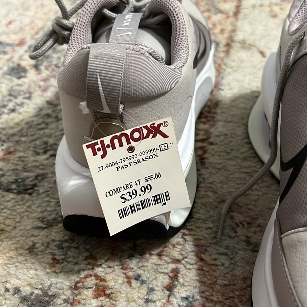 Nike air max tennis shoes. - Picture 5 of 5